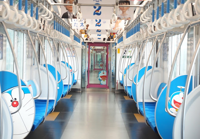 電車內通通都是可愛的哆啦A夢