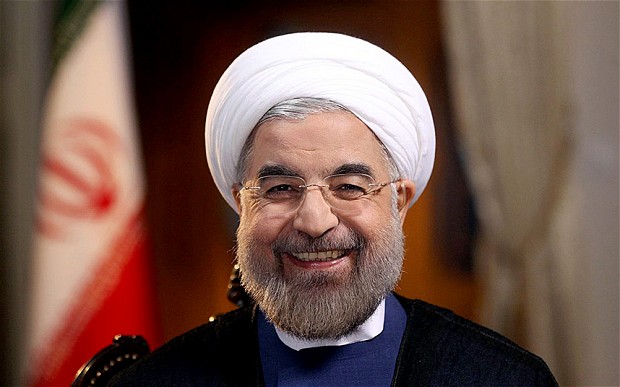 Reeleito, Rouhani desafia conservadores e promete abrir o Irã para o mundo