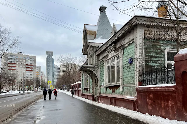 улица Гастелло, жилой комплекс «Дом в Сокольниках», бывший жилой дом М. А. Страхова (построен в 1906 году)