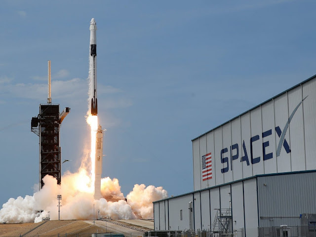 What Is SpaceX ?