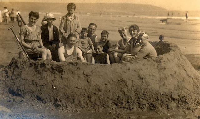 Fotografías de un día en la playa a principios del siglo XX