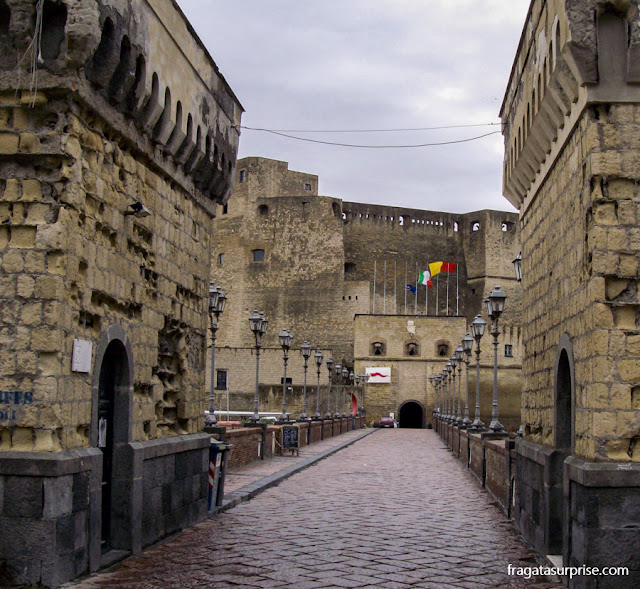 Castel d'Uovo, em Partenope, Nápoles, itália