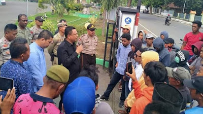 Datangi Dewan, Warga Nitu Sorot Pekerjaan Dana Kelurahan dan Penarikan Uang Prona