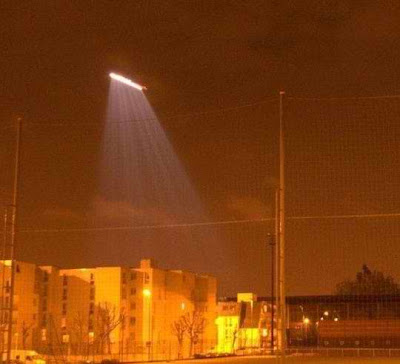 Ufo walk through  to china Xiaoshan Airport 