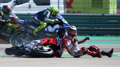 https://liga350.blogspot.com/2018/12/motogp-dan-turunan-kelasnya-mengubah.html