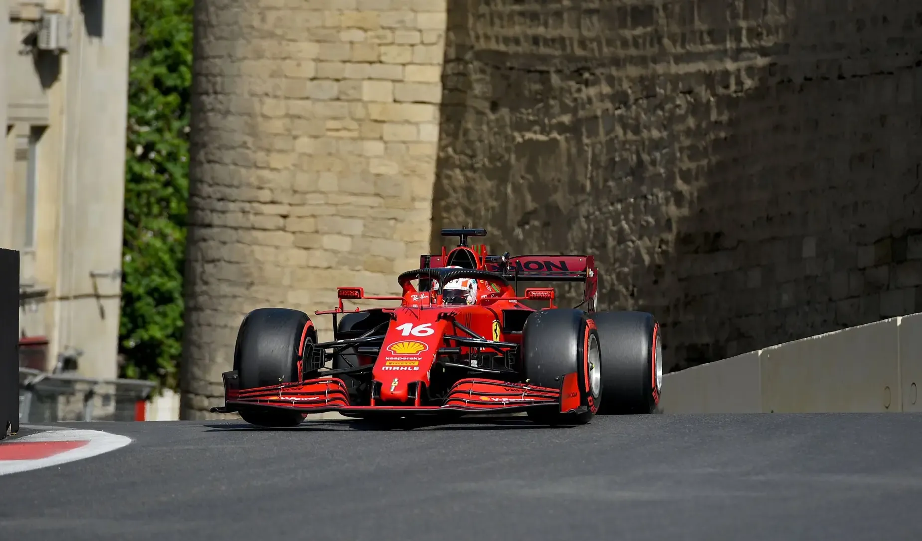 Charles Leclerc conquista la pole del gran premio di Azerbaigian 2021