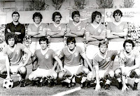 DEPORTIVO ALAVÉS. Temporada 1977-78. Rodri, Odriozola, Goñi, Morgado, Zuluaga y Sánchez Martín. Valdano, Marín, Salamanca, Astarbe y Quiles. C. E. SABADELL F. C. 2 DEPORTIVO ALAVÉS 2 Domingo 02/10/1977. Campeonato de Liga de 2ª División, jornada 5. Sabadell, Barcelona, estadio Nova Creu Alta. GOLES: ⚽1-0: 1’, Serrano. ⚽2-0: 19’, Garzón, de penalti. ⚽2-1: 35’, Quiles. ⚽2-2: 74’, Sánchez Martín.