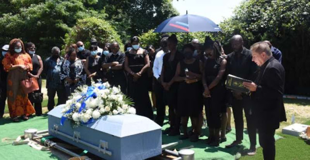 Eloho Otobo, a former diplomat from Nigeria, was buried in New York Eloho Otobo, a former diplomat from Nigeria, was buried in New York