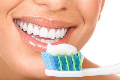 How to make a remineralizing toothpaste to whiten teeth