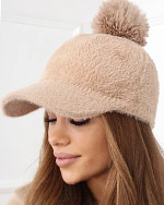 modne czapki z daszkiem zimowe damskie 2023