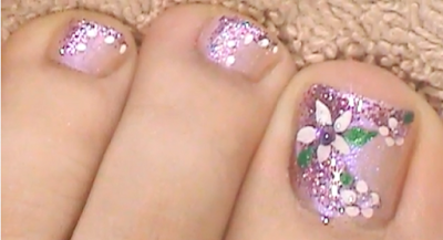 uñas decoradas con flores