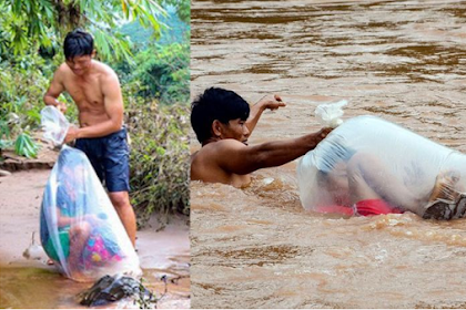 Agar Bisa Sekolah, Pria ini Sebrangkan Anak Anaknya di Sungai Dengan Memasukannya ke Dalam Plastik