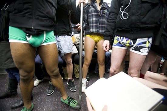 [No_Pants_Subway_Ride_01.jpg]