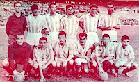 REAL VALLADOLID DEPORTIVO. Temporada 1958-59. Calvo (portero suplente), García, Tini, Ramírez, Matito y Lesmes I. Benegas, Pontoni, Pereda, Beke, Mirlo y Peiró. REAL MADRID C. F. 2 REAL VALLADOLID DEPORTIVO 3. Sábado 06/09/1958. Partido amistoso. Madrid, estadio Santiago Bernabéu. GOLES: ⚽0-1: 19’, Beke. ⚽0-2: 26’, Mirlo. ⚽0-3: 44’, Chus Pereda. ⚽1-3: 75’, Villa. ⚽2-3: 89’, Pontoni, en propia puerta.