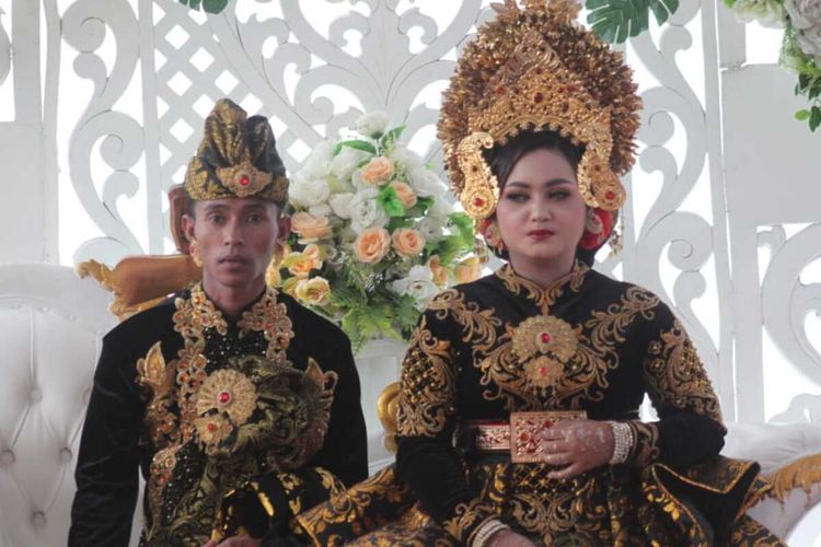 Menangis Sampai Pingsan Saat Mantan Datang di Pernikahan, Pengantin Perempuan: Saya Tidak Sadar, Saya Khilaf