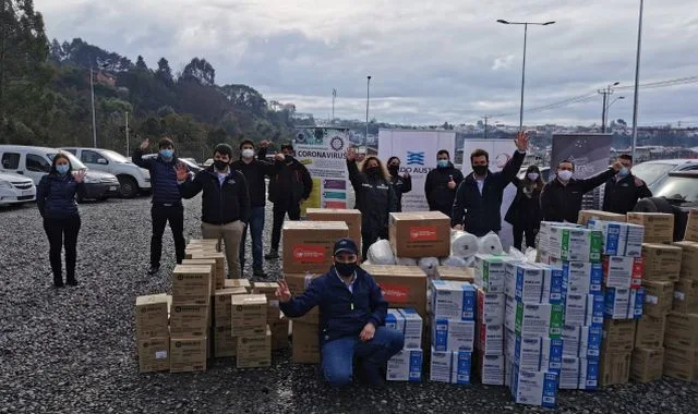 Salmoneros donan elementos de protección personal a trabajadores de la salud de Calbuco