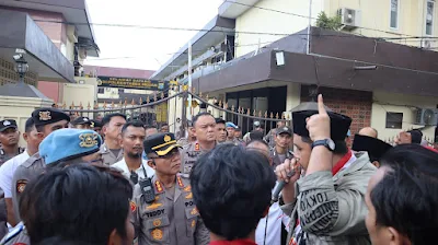 Kapolrestabes Medan Secara Humanis Dan Terbuka Menerima Langsung Pendemo Dari Kelompok Cipayung