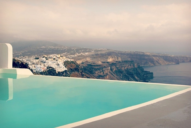 Santorini infinity pool hotels