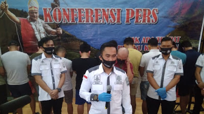 Dua Tahun Beroperasi, Akhirnya Poldasu BongkarPraktik Pijat Khusus Gay di Medan