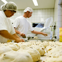 kisah-imam-hanbali-dengan-pembuat-roti