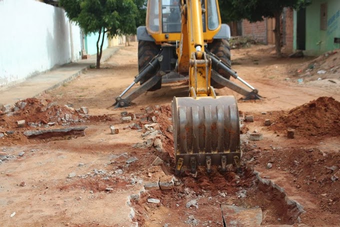 Secretaria de Infraestrutura inicia implantação de esgotamento sanitário em ruas do bairro do Coqueiro
