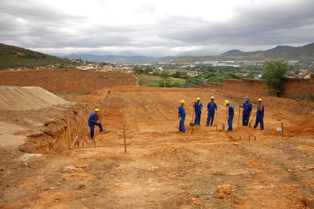 Iniciado o trabalho de terraplanagem para a construção de mais 1.000 moradias na cidade de Jequié.