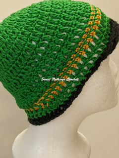 Sweet Nothings Crochet free crochet pattern blog, free crochet pattern for an unisex chemo cap, photo of side view detail of cap,