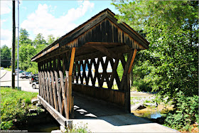 Puente Cubierto Peatonal Chance Pond Brook Pedestrian Bridge en Franklin, New Hampshire