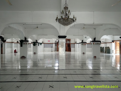 Makam habib di masjid al Riyadh Kwitang