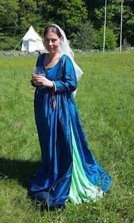 http://evashistoricalcostumes.blogspot.se/p/a-late-13th-century-gown-from-tuscany.html