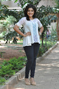 Nivetha Thomas new glam pics-thumbnail-6