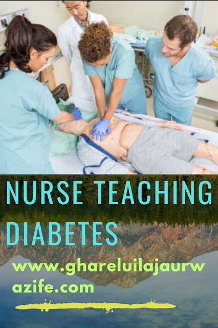 nurse teaching diabetes