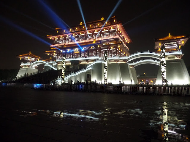 xi'an tang paradise purple cloud tower night view