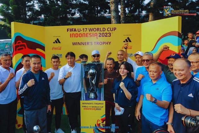 Trofi Piala Dunia U-17 2023 Dipamerkan di Kota Bandung, Masyarakat Sambut Antusias