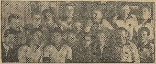 Старая фотография молодых людей из газеты