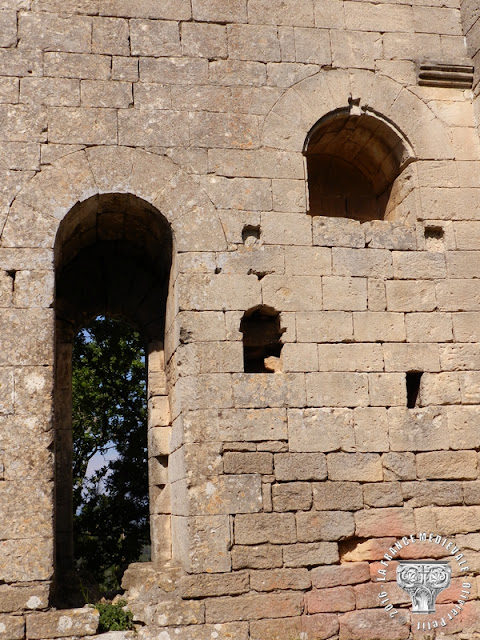 SABRAN (30) - Château-fort