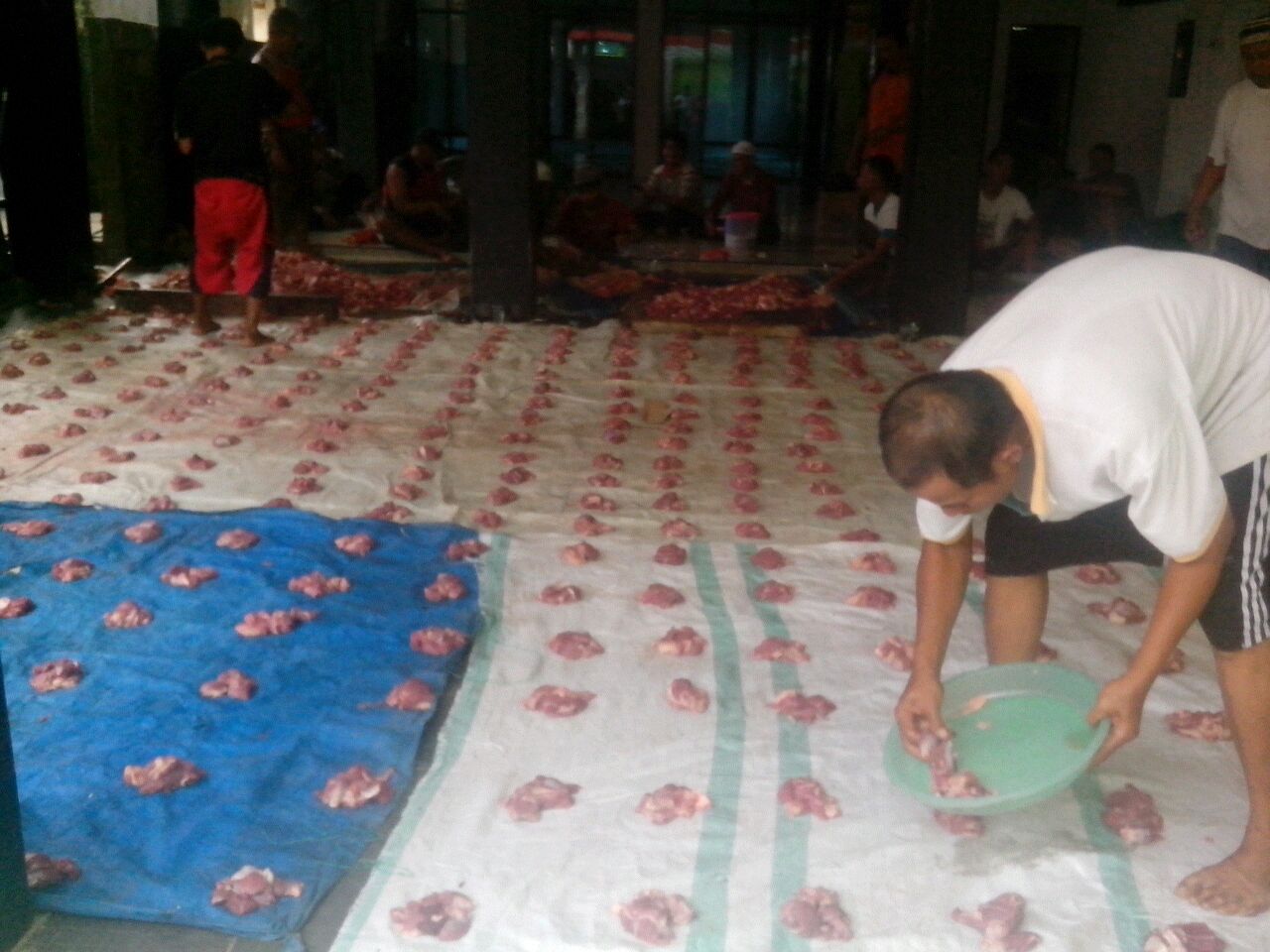 Suasana Shalat Iedul Adha Dan Pembagian Kurban di 