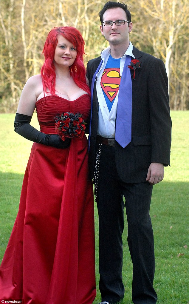 Couple Wedding Planning Ideas in Comic Theme Unique Wedding