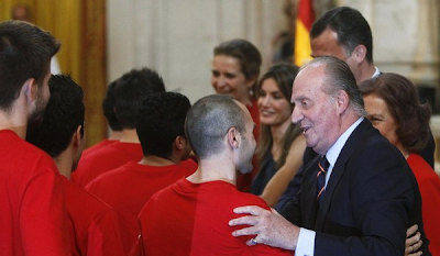 Rey Juan Carlos I Felicita a la selección española de fútbol