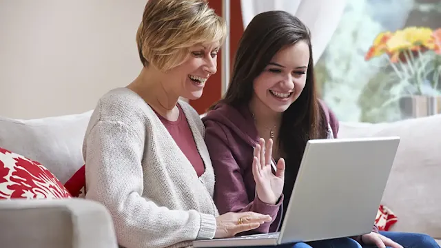 YouTube recomienda supervisión parental para proteger a menores durante transmisiones en vivo. Seguridad primero.