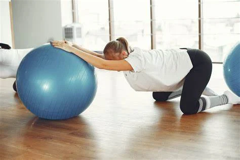 pregnant woman doing strength training