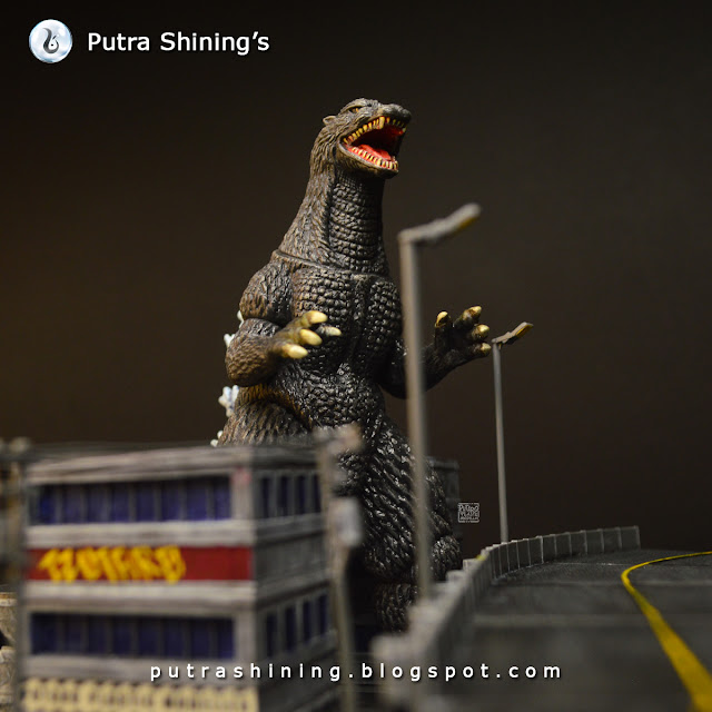 Kaiju Diorama: NECA Shin Godzilla, SHF Ultraman and Ultra Monster Series custom paint by Putra Shining