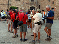 Fent petar la xerrada abans de la sortida. Autor: Francesc "Caminaire"