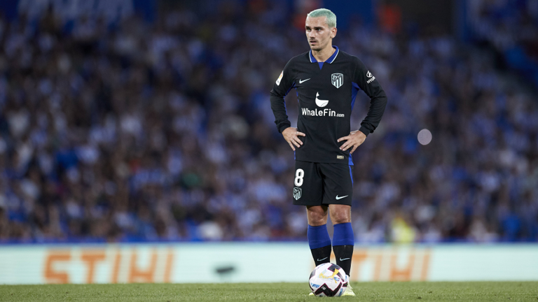Why can't Griezmann play more than 27 minutes per game this season?  France's Antoine Griezmann has been captive for Atletico Madrid, with his role limited to minute crumbs since the start of the season and expects to be irrelevant when his side play Porto tomorrow in the Champions League.    "Grezo" appears to be stuck between Barcelona, with which his contract runs until 2024, and the capital club Madrid, which has been loaned to its ranks for a second successive season, in relation to his contract clauses.