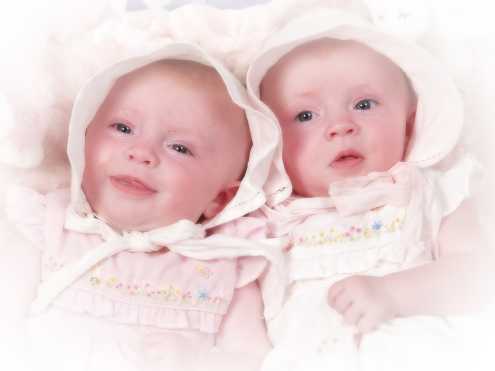 Foto Bayi Kembar Unyu-Unyu Bangetz