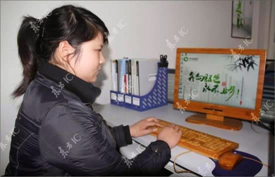 Keyboard dan Mouse Dari Bambu di China