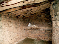 Interior del cobert de la barraca del mas La Font