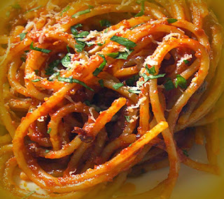 Fideo integral en pasta de tomate