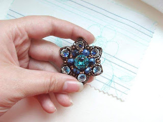 vintage style jewelry, rhinestone jewelry, rhinestone brooch