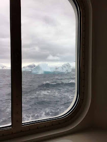 на круизном лайнере в Антарктике